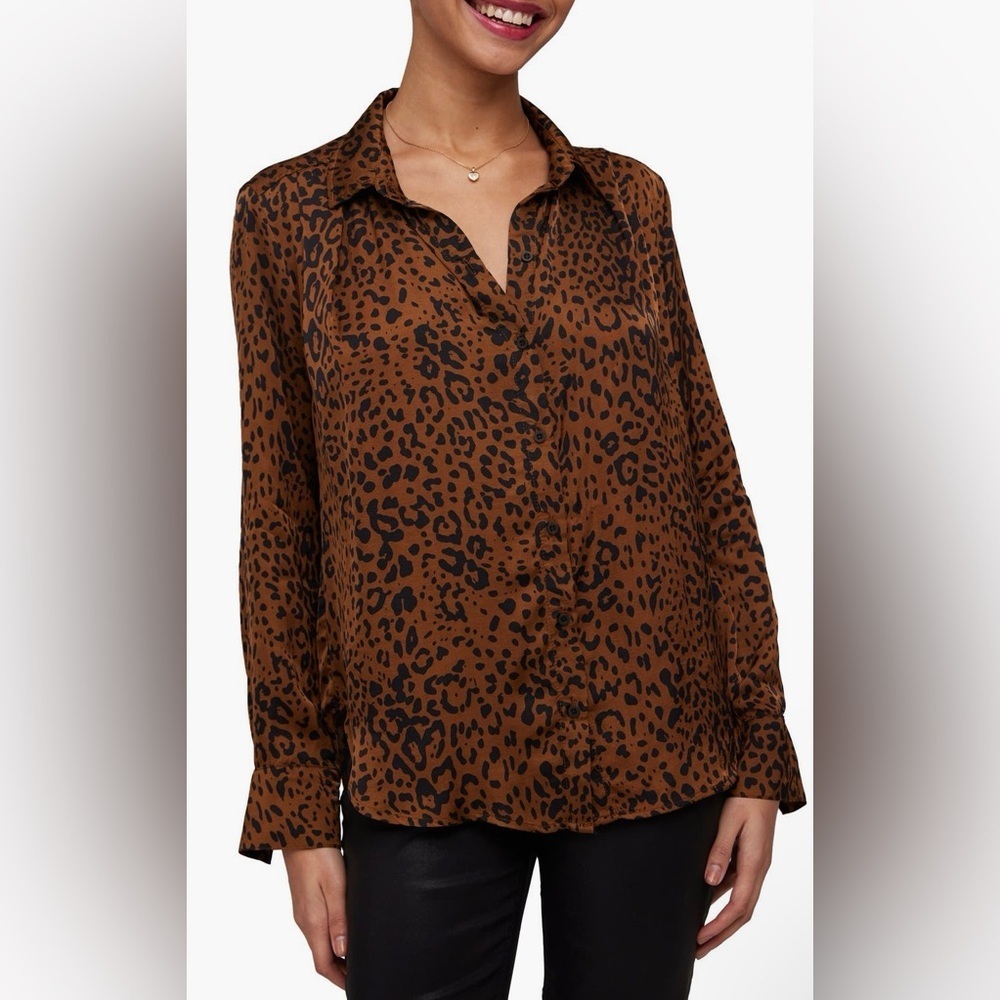 Bella Dahl Animal Print Button-Up Women’s Shirt Size Medium- Minor flaw